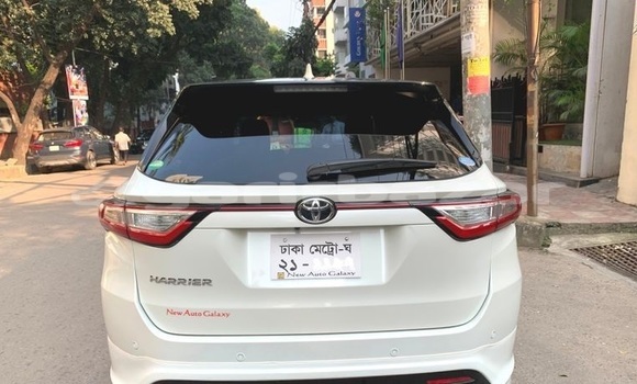 Buy Used 2018 Toyota Harrier in Dhaka, Dhaka Buy Used 2018 Toyota Harrier in Dhaka, Dhaka