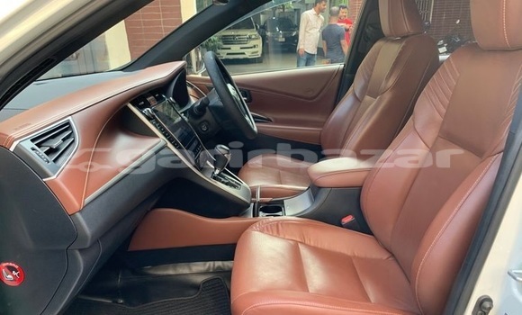 Buy Used 2018 Toyota Harrier in Dhaka, Dhaka Buy Used 2018 Toyota Harrier in Dhaka, Dhaka