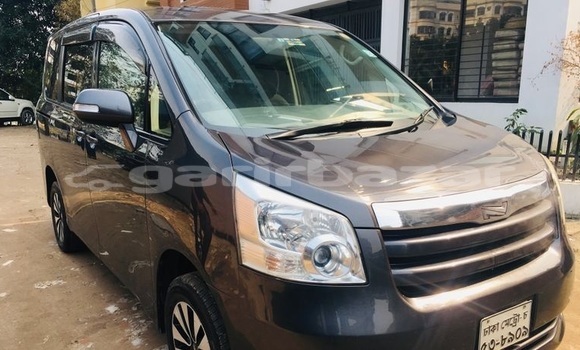 Buy Used 2009 Toyota Noah in Dhaka, Dhaka Buy Used 2009 Toyota Noah in Dhaka, Dhaka