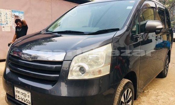 Buy Used 2009 Toyota Noah in Dhaka, Dhaka Buy Used 2009 Toyota Noah in Dhaka, Dhaka