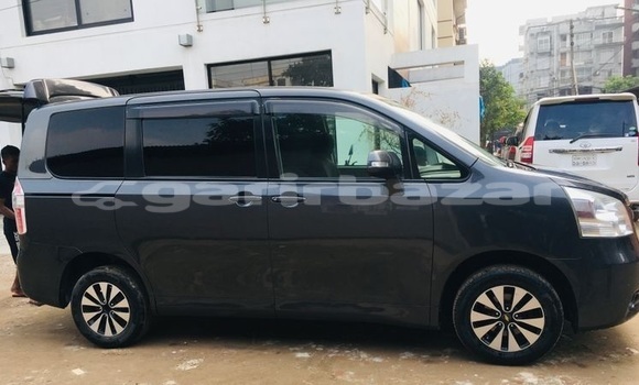 Buy Used 2009 Toyota Noah in Dhaka, Dhaka Buy Used 2009 Toyota Noah in Dhaka, Dhaka