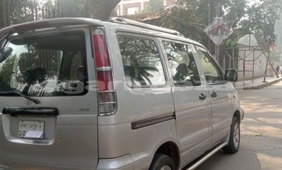 Buy Used 2005 Toyota Noah in Dhaka, Dhaka Buy Used 2005 Toyota Noah in Dhaka, Dhaka