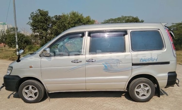 Buy Used 2006 Toyota Noah in Dhaka, Dhaka Buy Used 2006 Toyota Noah in Dhaka, Dhaka