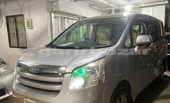 Buy Used 2007 Toyota Noah in Dhaka, Dhaka Buy Used 2007 Toyota Noah in Dhaka, Dhaka
