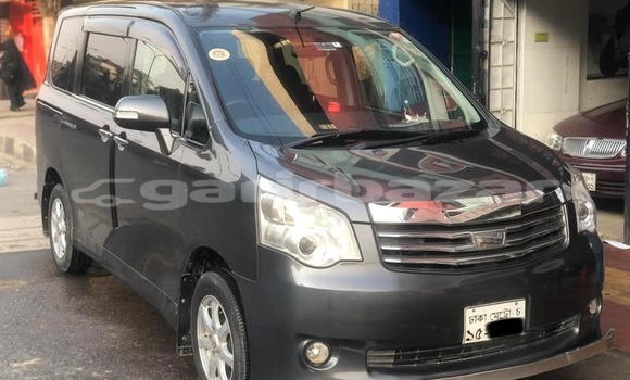 Buy Used 2011 Toyota Noah in Dhaka, Dhaka Buy Used 2011 Toyota Noah in Dhaka, Dhaka