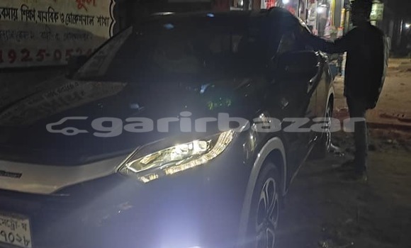 Buy Used 2014 Honda Vezel in Dhaka, Dhaka Buy Used 2014 Honda Vezel in Dhaka, Dhaka