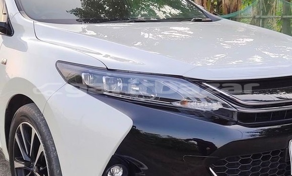 Buy Used 2016 Toyota Harrier in Dhaka, Dhaka Buy Used 2016 Toyota Harrier in Dhaka, Dhaka