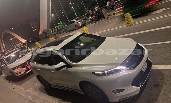 Buy Used 2015 Toyota Harrier in Dhaka, Dhaka Buy Used 2015 Toyota Harrier in Dhaka, Dhaka