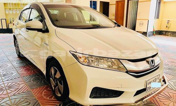 Buy Used 2015 Honda Grace in Dhaka, Dhaka Buy Used 2015 Honda Grace in Dhaka, Dhaka