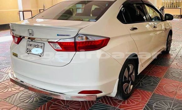 Buy Used 2015 Honda Grace in Dhaka, Dhaka Buy Used 2015 Honda Grace in Dhaka, Dhaka