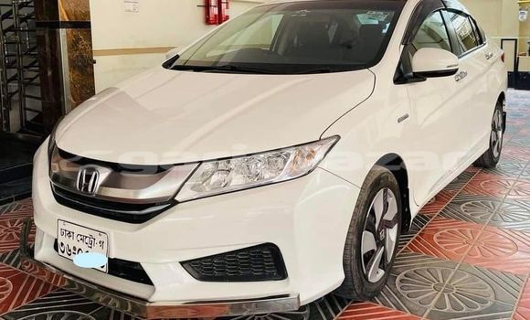 Buy Used 2015 Honda Grace in Dhaka, Dhaka Buy Used 2015 Honda Grace in Dhaka, Dhaka