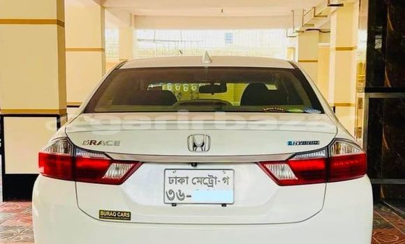Buy Used 2015 Honda Grace in Dhaka, Dhaka Buy Used 2015 Honda Grace in Dhaka, Dhaka