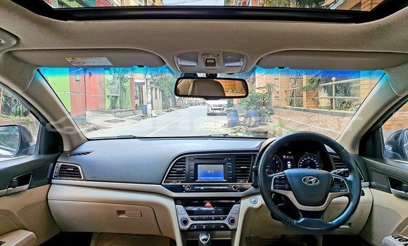 Buy Used 2016 Hyundai Elantra in Dhaka, Dhaka Buy Used 2016 Hyundai Elantra in Dhaka, Dhaka