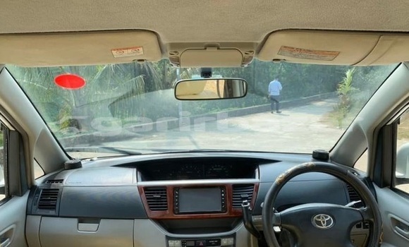 Buy Used 2003 Toyota Noah in Dhaka, Dhaka Buy Used 2003 Toyota Noah in Dhaka, Dhaka