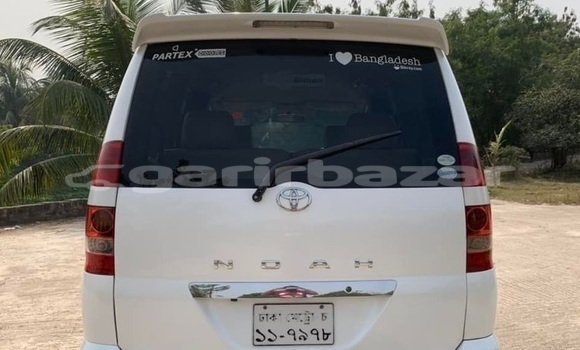 Buy Used 2003 Toyota Noah in Dhaka, Dhaka Buy Used 2003 Toyota Noah in Dhaka, Dhaka