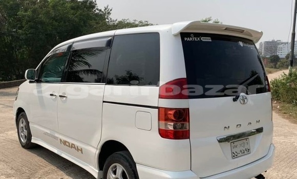 Buy Used 2003 Toyota Noah in Dhaka, Dhaka Buy Used 2003 Toyota Noah in Dhaka, Dhaka