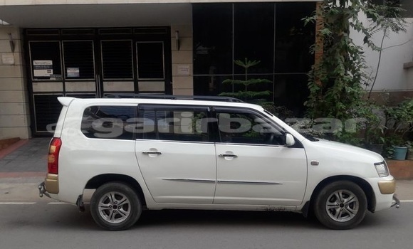 Buy Used 2004 Toyota Succeed in Dhaka, Dhaka Buy Used 2004 Toyota Succeed in Dhaka, Dhaka