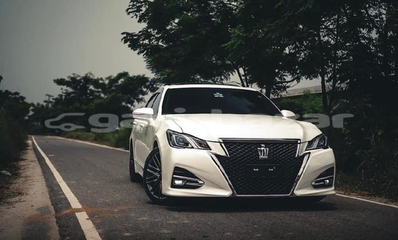 Buy Used 2015 Toyota Crown in Dhaka, Dhaka Buy Used 2015 Toyota Crown in Dhaka, Dhaka