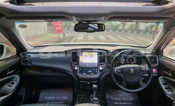 Buy Used 2015 Toyota Crown in Dhaka, Dhaka Buy Used 2015 Toyota Crown in Dhaka, Dhaka