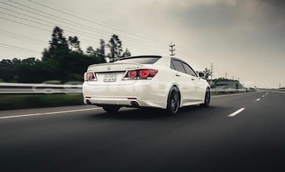 Buy Used 2015 Toyota Crown in Dhaka, Dhaka Buy Used 2015 Toyota Crown in Dhaka, Dhaka