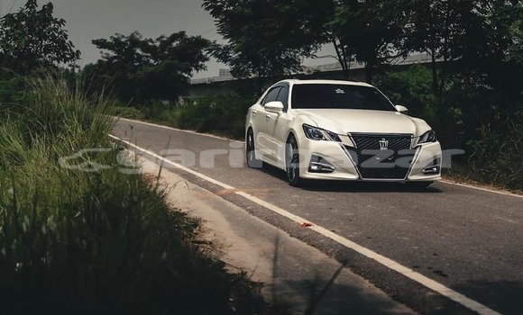 Buy Used 2015 Toyota Crown in Dhaka, Dhaka Buy Used 2015 Toyota Crown in Dhaka, Dhaka