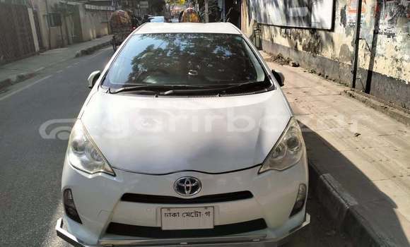 কেনা ব্যবহৃত Toyota Aqua White গাড়ী মধ্যে ঢাকা মধ্যে Dhaka কেনা ব্যবহৃত Toyota Aqua White গাড়ী মধ্যে ঢাকা মধ্যে Dhaka