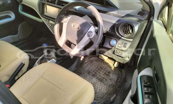 কেনা ব্যবহৃত Toyota Aqua White গাড়ী মধ্যে ঢাকা মধ্যে Dhaka কেনা ব্যবহৃত Toyota Aqua White গাড়ী মধ্যে ঢাকা মধ্যে Dhaka