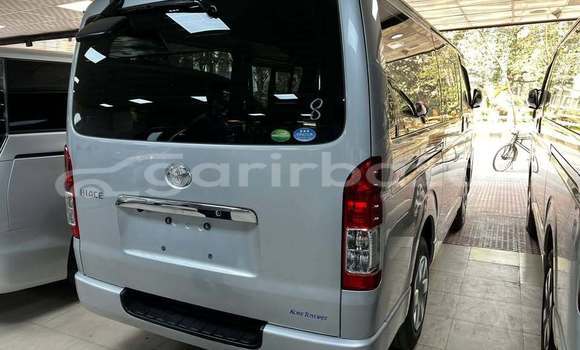 Buy Used 2019 Toyota Hiace in Dhaka, Dhaka Buy Used 2019 Toyota Hiace in Dhaka, Dhaka