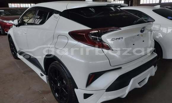 কেনা ব্যবহৃত Toyota C-HR White গাড়ী মধ্যে ঢাকা মধ্যে Dhaka কেনা ব্যবহৃত Toyota C-HR White গাড়ী মধ্যে ঢাকা মধ্যে Dhaka