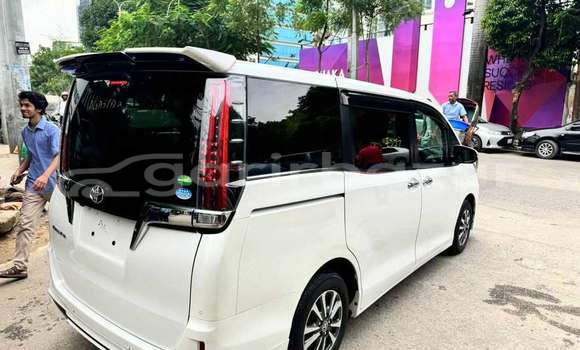 Buy Used 2019 Toyota Esquire in Dhaka, Dhaka Buy Used 2019 Toyota Esquire in Dhaka, Dhaka