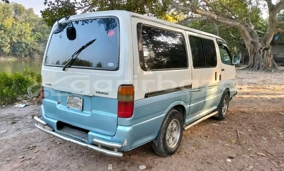 Buy Used Toyota Hiace dx 3.5 white 2019 in Bajitpur, Kishorganj Buy Used Toyota Hiace dx 3.5 white 2019 in Bajitpur, Kishorganj