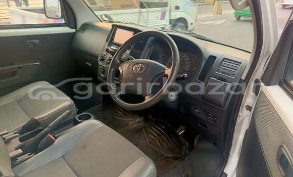 Buy Used 2012 Toyota Noah in Dhaka, Dhaka Buy Used 2012 Toyota Noah in Dhaka, Dhaka