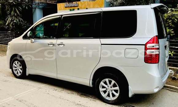 Buy Used 2011 Toyota Noah in Dhaka, Dhaka Buy Used 2011 Toyota Noah in Dhaka, Dhaka