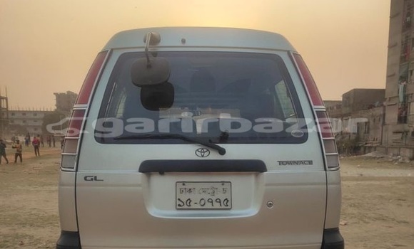 Buy Used 2006 Toyota Noah in Dhaka, Dhaka Buy Used 2006 Toyota Noah in Dhaka, Dhaka