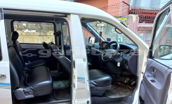 Buy Used 2006 Toyota Noah in Dhaka, Dhaka Buy Used 2006 Toyota Noah in Dhaka, Dhaka