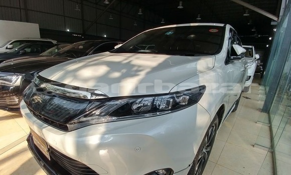 Buy Used 2016 Toyota Harrier in Dhaka, Dhaka Buy Used 2016 Toyota Harrier in Dhaka, Dhaka