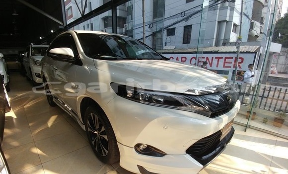 Buy Used 2016 Toyota Harrier in Dhaka, Dhaka Buy Used 2016 Toyota Harrier in Dhaka, Dhaka