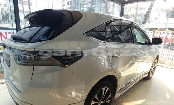 Buy Used 2016 Toyota Harrier in Dhaka, Dhaka Buy Used 2016 Toyota Harrier in Dhaka, Dhaka