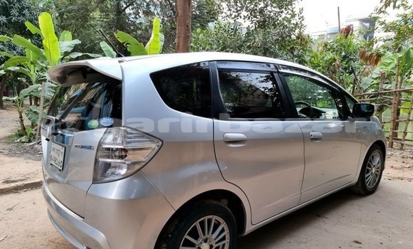 কেনা ব্যবহৃত Honda FIT Silver গাড়ী মধ্যে ঢাকা মধ্যে Dhaka কেনা ব্যবহৃত Honda FIT Silver গাড়ী মধ্যে ঢাকা মধ্যে Dhaka