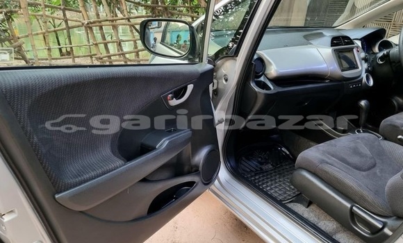 কেনা ব্যবহৃত Honda FIT Silver গাড়ী মধ্যে ঢাকা মধ্যে Dhaka কেনা ব্যবহৃত Honda FIT Silver গাড়ী মধ্যে ঢাকা মধ্যে Dhaka