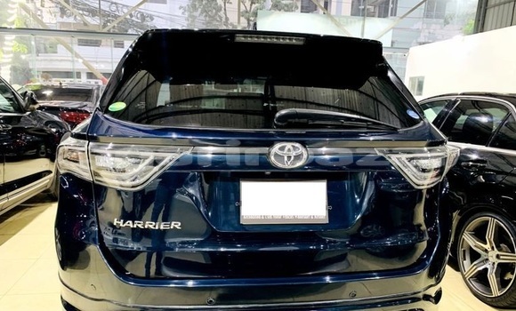 Buy Used 2017 Toyota Harrier in Dhaka, Dhaka Buy Used 2017 Toyota Harrier in Dhaka, Dhaka