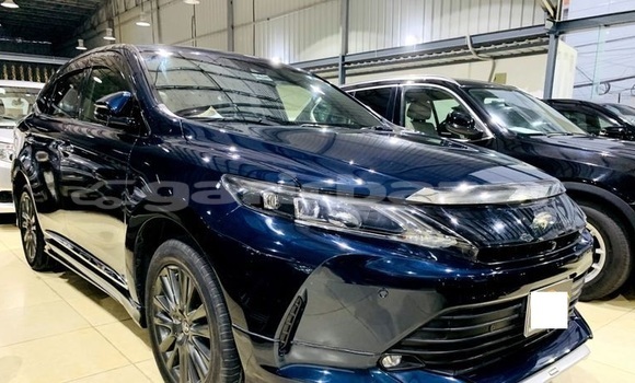 Buy Used 2017 Toyota Harrier in Dhaka, Dhaka Buy Used 2017 Toyota Harrier in Dhaka, Dhaka