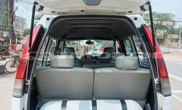 Buy Used 2006 Toyota Noah in Dhaka, Dhaka Buy Used 2006 Toyota Noah in Dhaka, Dhaka