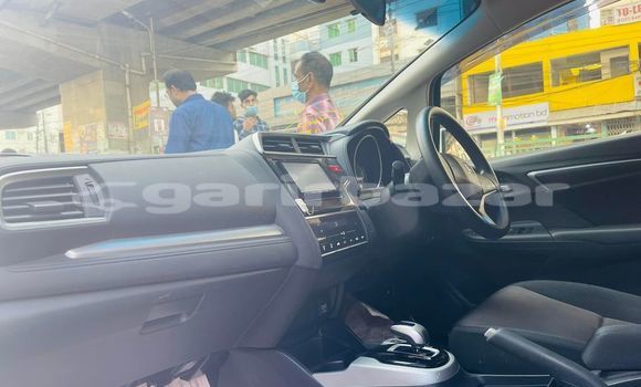 কেনা আমদানি Honda Fit White গাড়ী মধ্যে ঢাকা মধ্যে Dhaka কেনা আমদানি Honda Fit White গাড়ী মধ্যে ঢাকা মধ্যে Dhaka