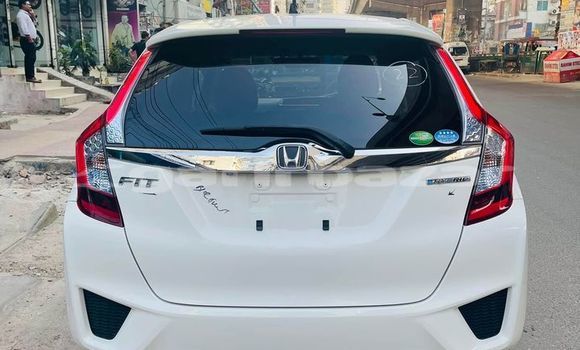 কেনা আমদানি Honda Fit White গাড়ী মধ্যে ঢাকা মধ্যে Dhaka কেনা আমদানি Honda Fit White গাড়ী মধ্যে ঢাকা মধ্যে Dhaka