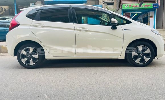 কেনা আমদানি Honda Fit White গাড়ী মধ্যে ঢাকা মধ্যে Dhaka কেনা আমদানি Honda Fit White গাড়ী মধ্যে ঢাকা মধ্যে Dhaka