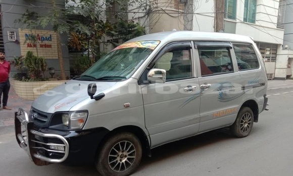 Buy Used 2005 Toyota Noah in Dhaka, Dhaka Buy Used 2005 Toyota Noah in Dhaka, Dhaka