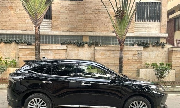 Buy Used 2017 Toyota Harrier in Dhaka, Dhaka Buy Used 2017 Toyota Harrier in Dhaka, Dhaka