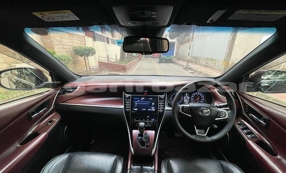 Buy Used 2017 Toyota Harrier in Dhaka, Dhaka Buy Used 2017 Toyota Harrier in Dhaka, Dhaka