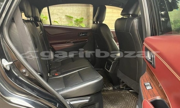 Buy Used 2017 Toyota Harrier in Dhaka, Dhaka Buy Used 2017 Toyota Harrier in Dhaka, Dhaka